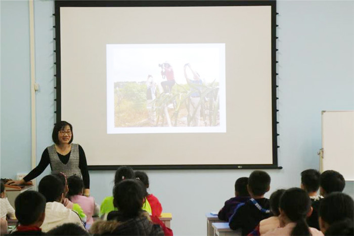 2019年3月27日，摄影部副主任陈榕玲为西江中心小学记者授课4.jpg
