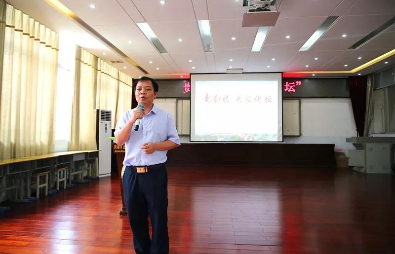 贵港日报社党组成员、副社长徐强主持。.jpg
