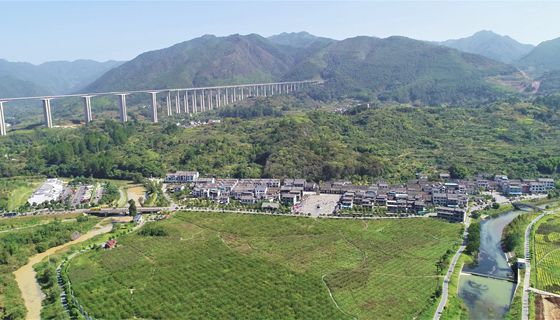 【百年奋斗路 百城访初心】系列报道：“半条被子”传精神