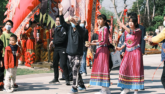 贵港市三月三文化旅游消费品牌活动开幕——背篓绣球展演