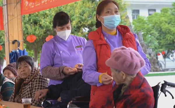 港北区组织到社区开展学雷锋志愿服务活动