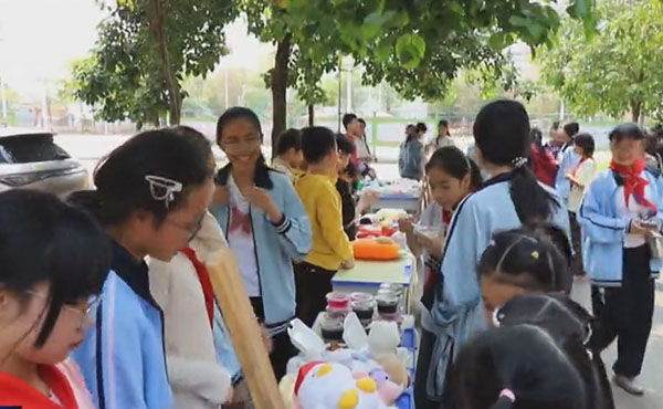 港南区第一小学开展“八桂嘉年华·广西三月三”主题活动